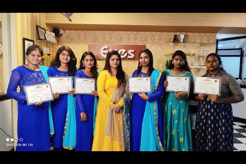 beautician-course-64